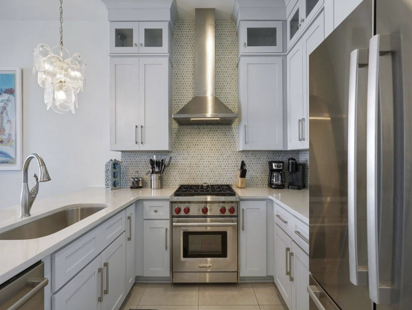 Beachfront Luxury Six Bedroom Vacation Rental in Destin with Rooftop Pool